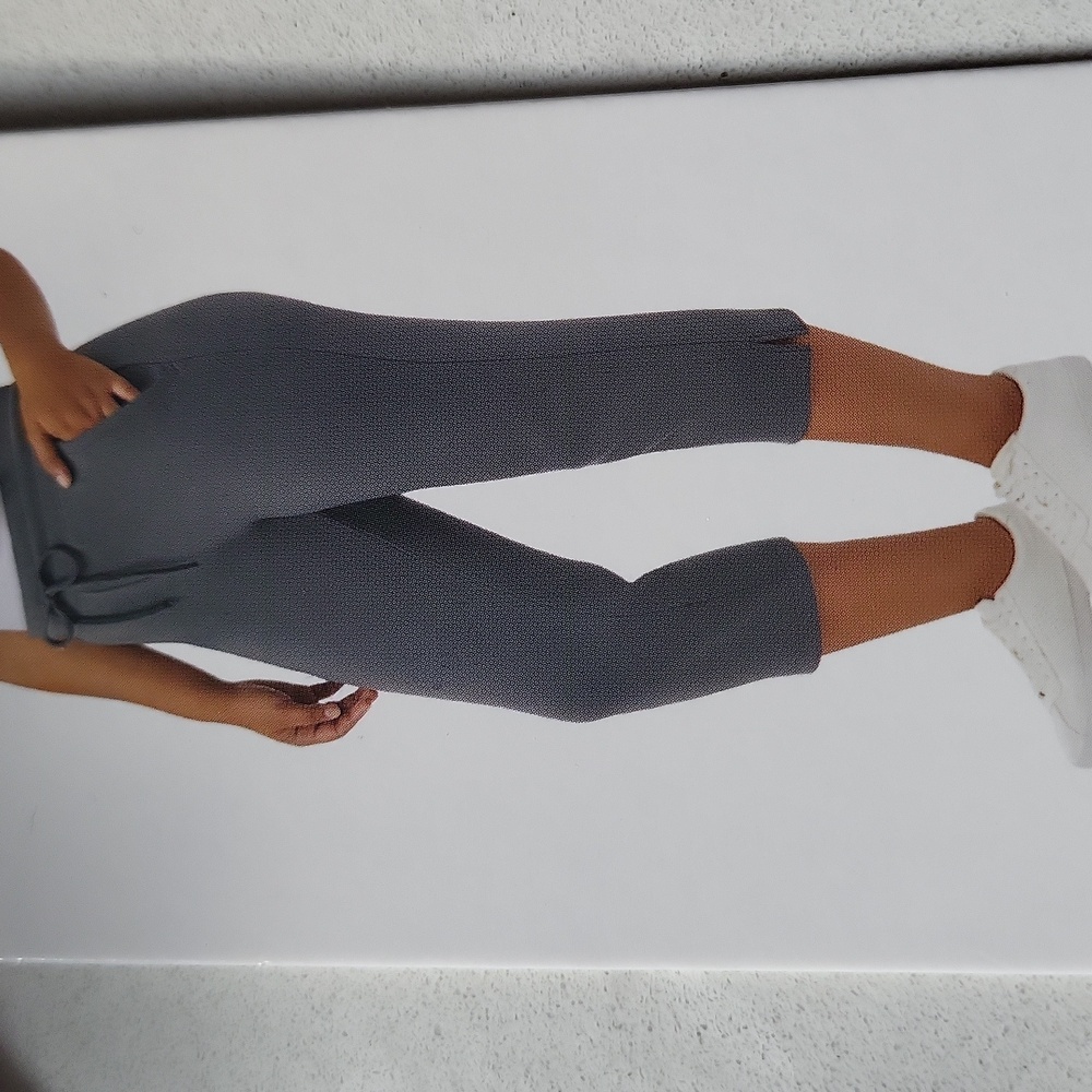 NEW 32 Degrees Capri Pant Grey